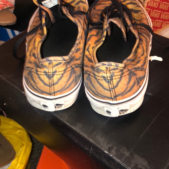 Vans - Picture 3 of 3